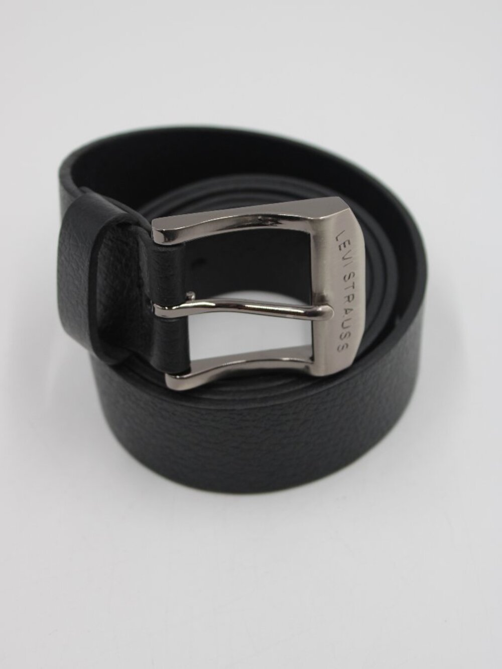 Levi Strauss Black Belt Mens Size 42-44 Leather Silver Buckle 1 3/8" Wide Work